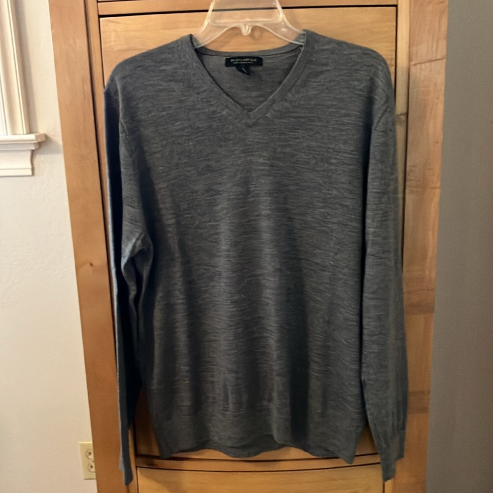 Banana republic lightweight 100% merino wool v neck sweater